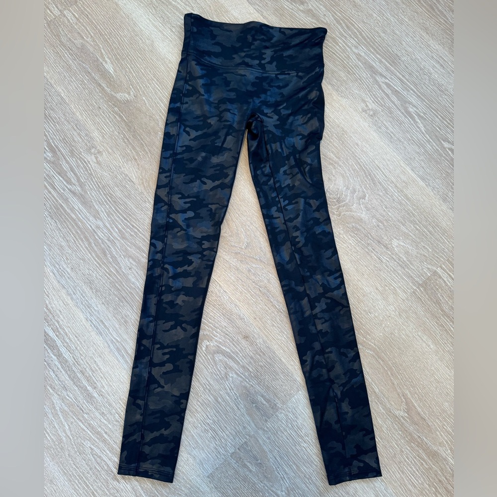 Spanx camo print black legging size S